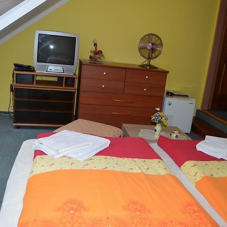 Hotel Paradise Ostrava Esterno foto