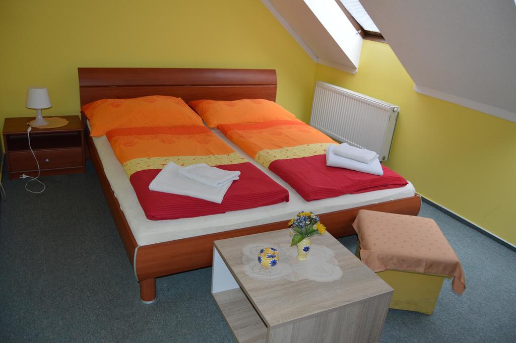 Hotel Paradise Ostrava Esterno foto