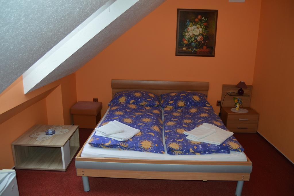 Hotel Paradise Ostrava Esterno foto